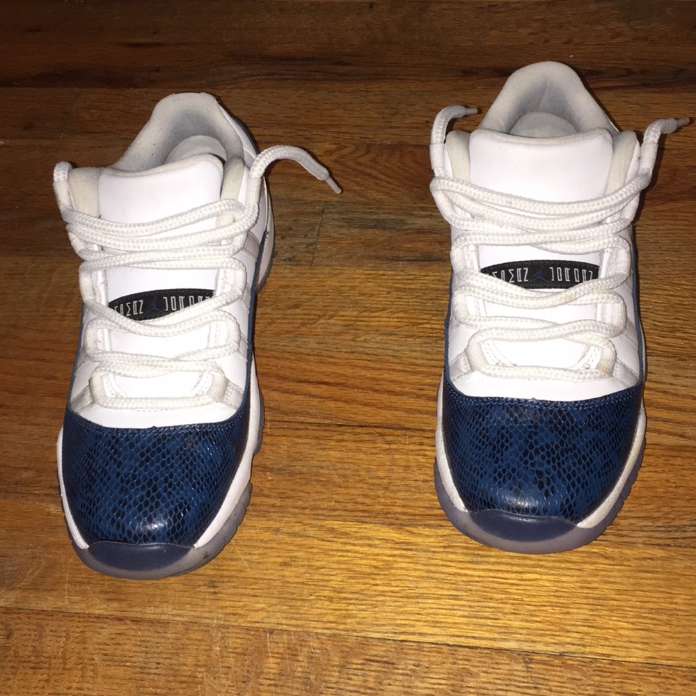 Size 7 jordan 11 low